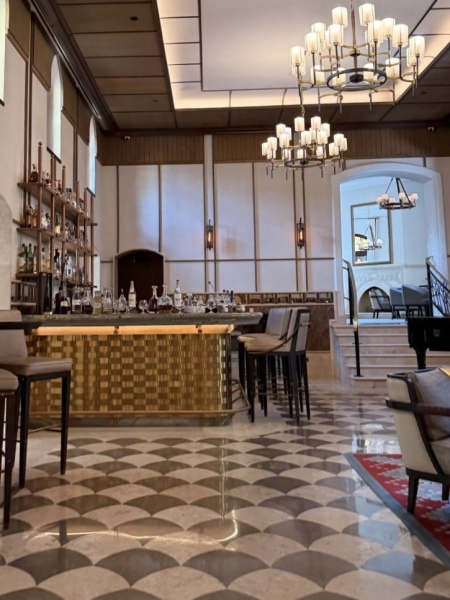 Cocktails-at-Four-Seasons