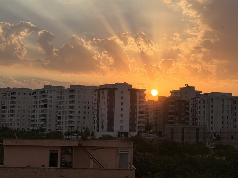 Solar Alignment on the Equinox